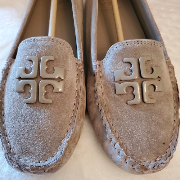 TORY BURCH BRAND NEW W/ TAG & BOX! TORY BURCH LOWELL 2 DRIVER-SUEDE - Picture 9 of 11